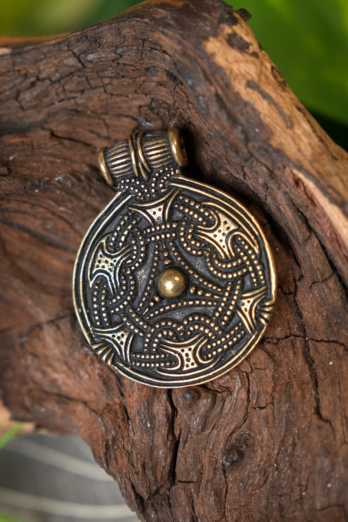 Viking shield amulet Stora Ryk, bronze