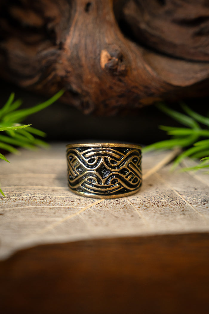 Magyar ring with knot motif, bronze