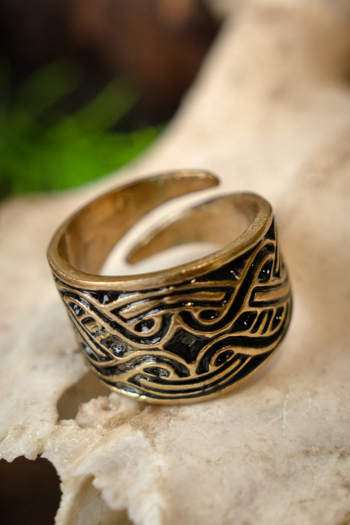 Magyar ring with knot motif, bronze