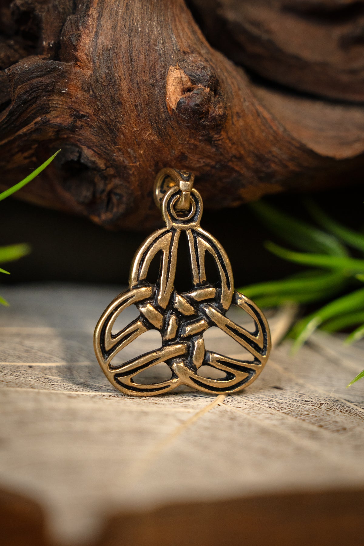 Celtic triquetra pendant, bronze