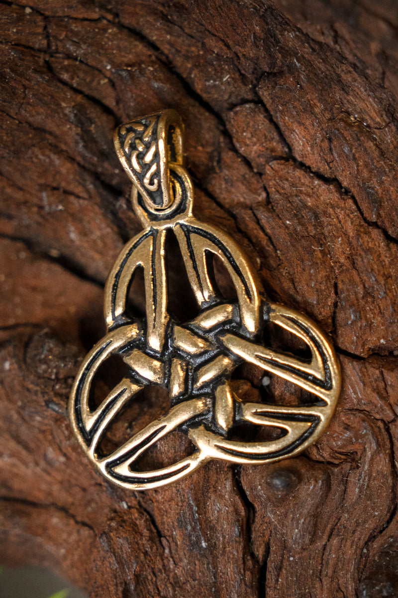 Colgante celta triquetra, bronce