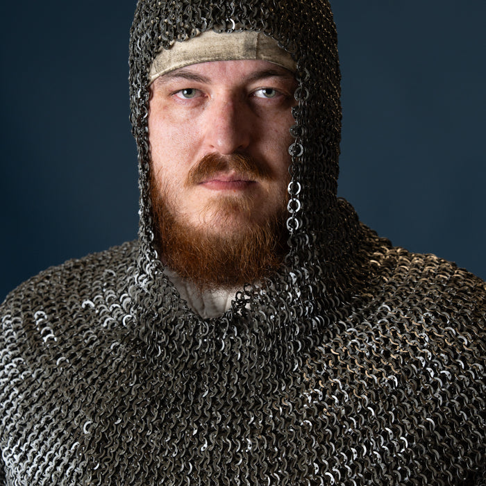Chainmail coif with square neck, flat rings – round rivets, 8 mm