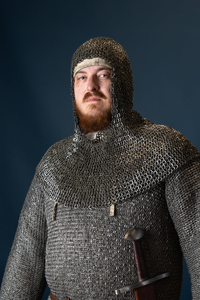 Chainmail coif with square neck, flat rings – round rivets, 8 mm