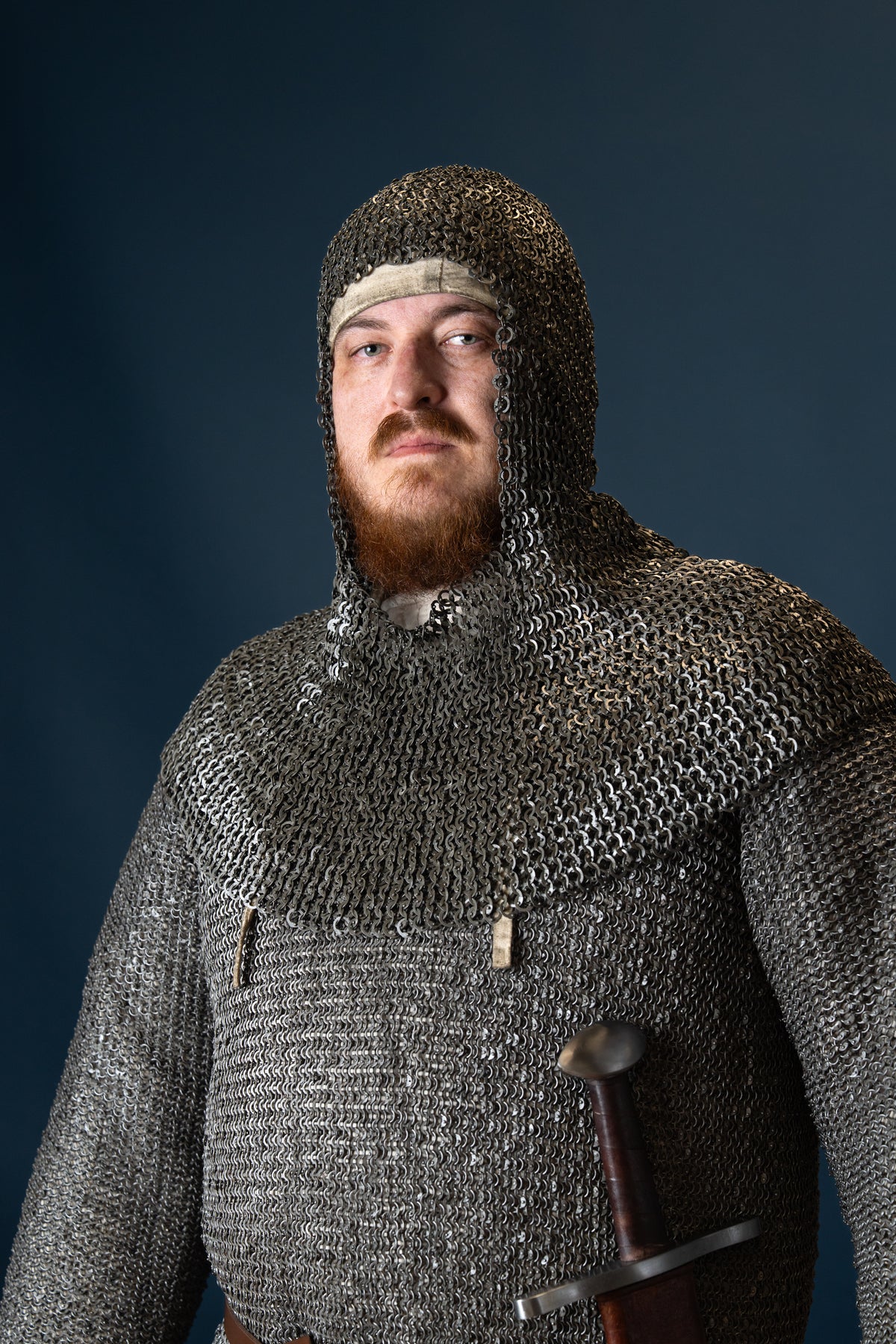 Chainmail coif with square neck, flat rings – round rivets, 8 mm