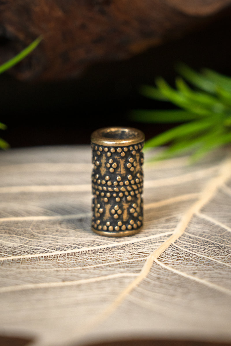 Cylindryczny wikiński koralik do brody z granulacją, brąz