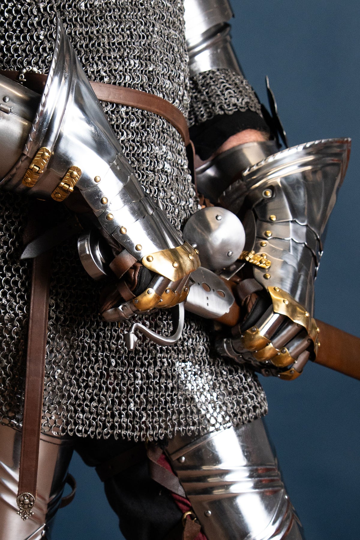 Luxury Gothic gauntlets, 1450–1500, brass, 1.2 mm