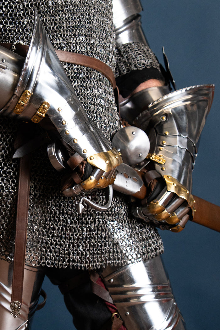 Luxury Gothic gauntlets, 1450–1500, brass, 1.2 mm