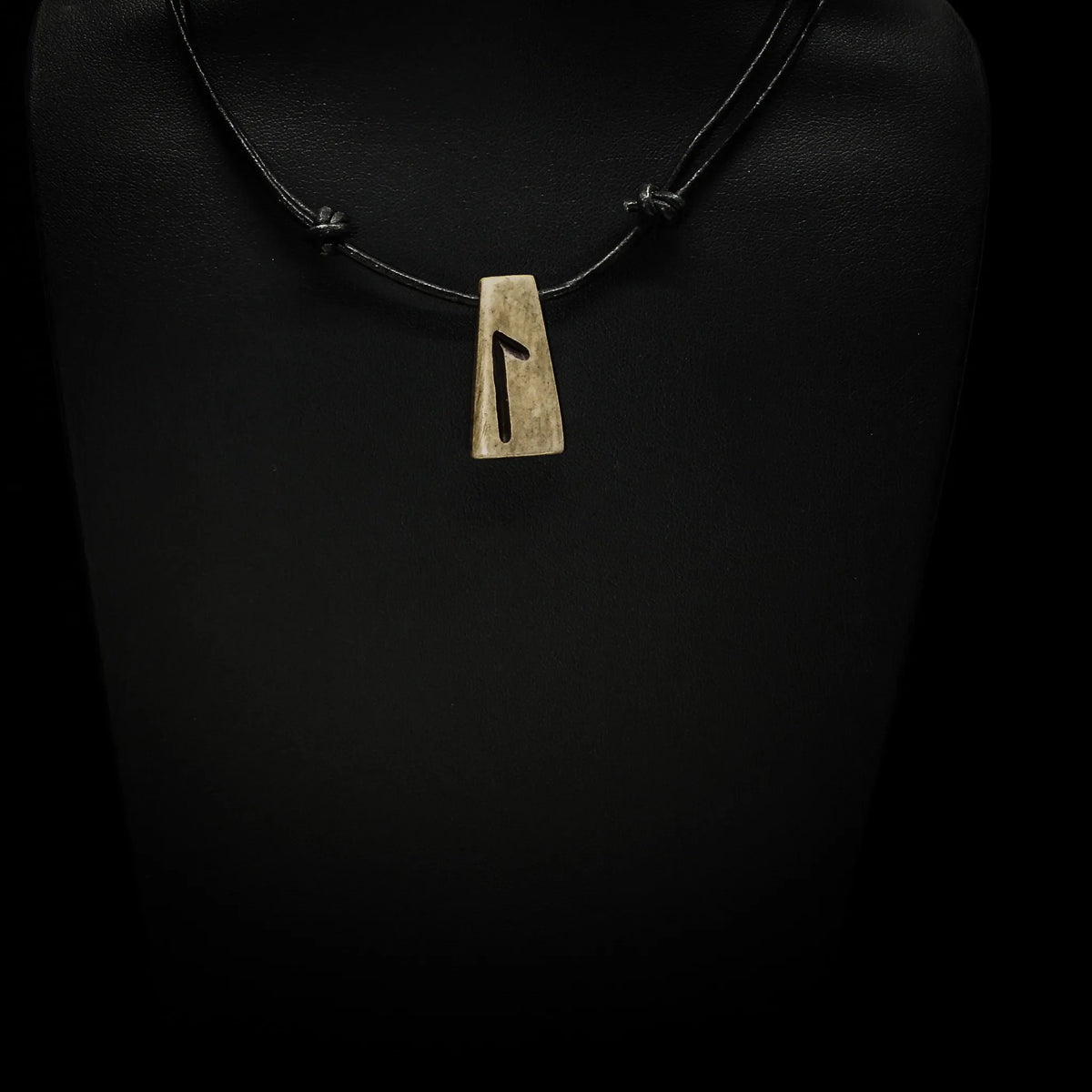 Bone rune pendant L, Lagaz