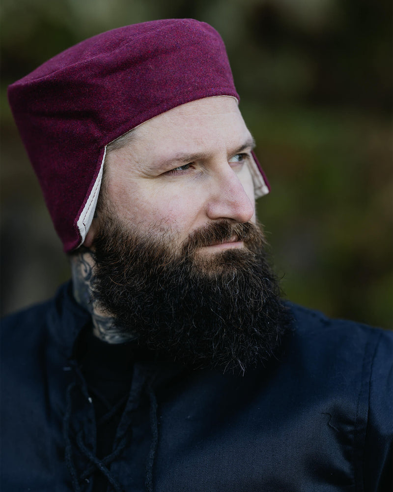 Renaissance cap Rafael, wool blend, red