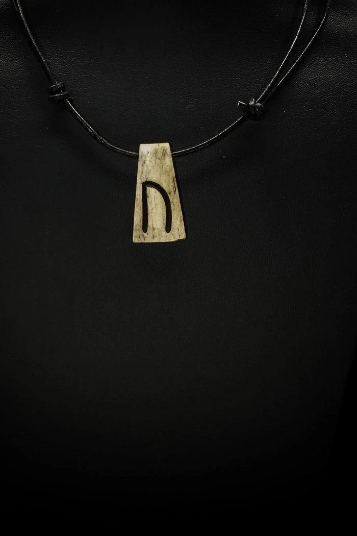 Bone rune pendant U/Y, Uriz