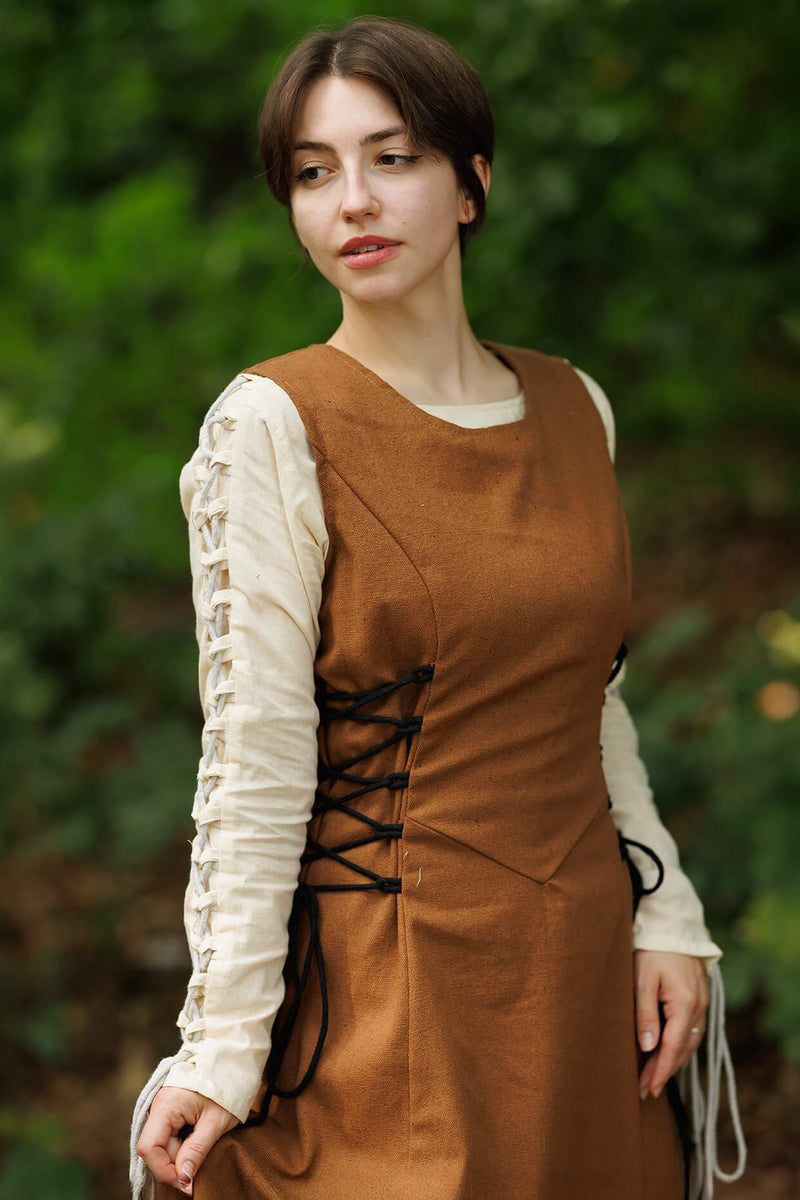 Surcot medievale Uma, color sabbia