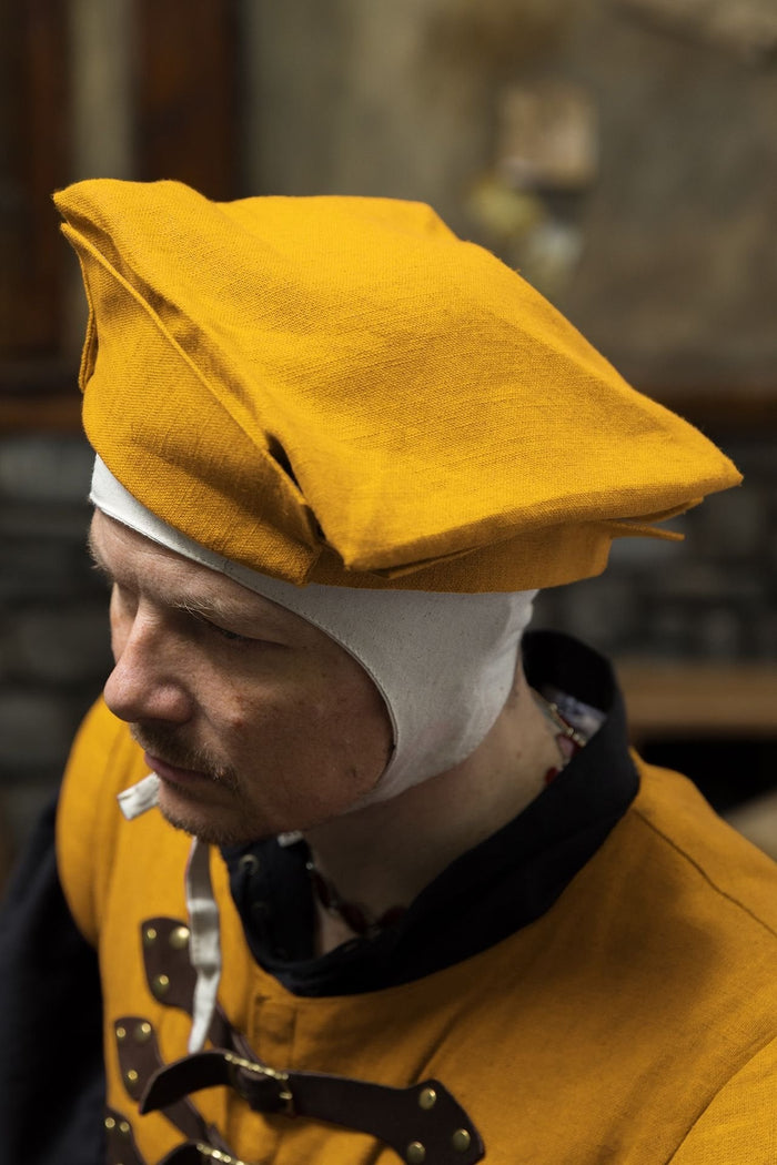 Square landsknecht hat Friedrich, yellow