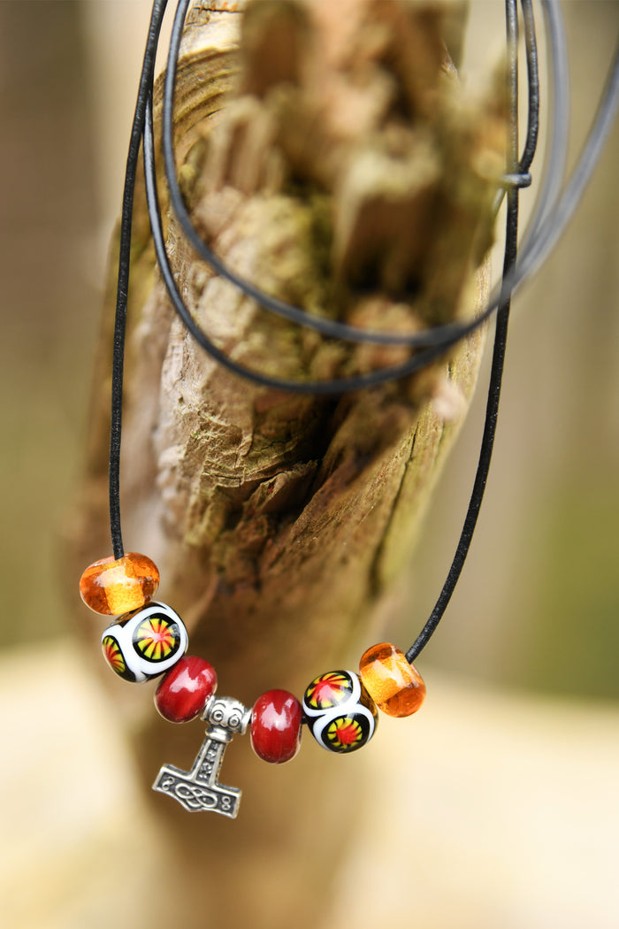 Glaskralenketting met Thorshamer-hanger