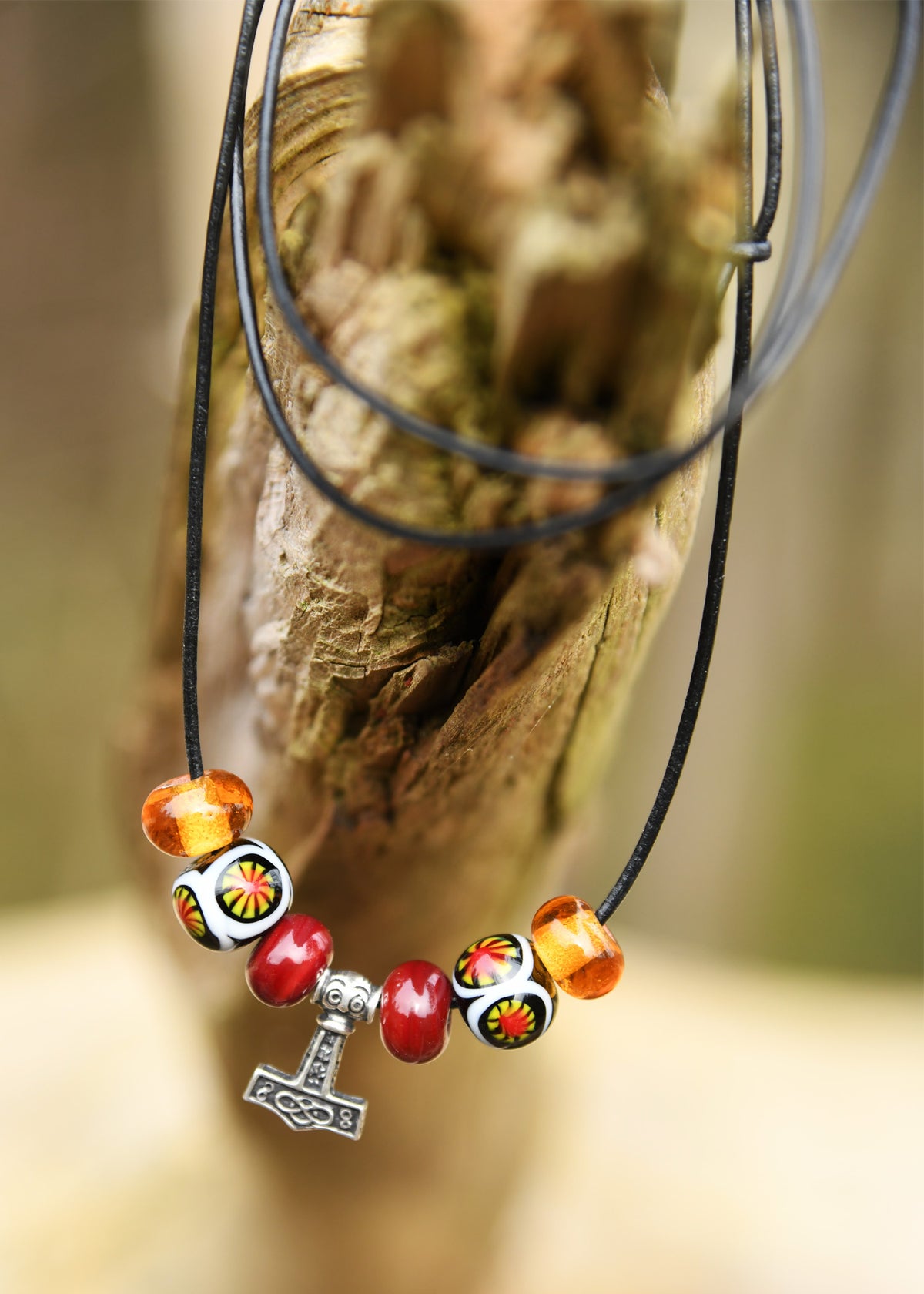 Glaskralenketting met Thorshamer-hanger