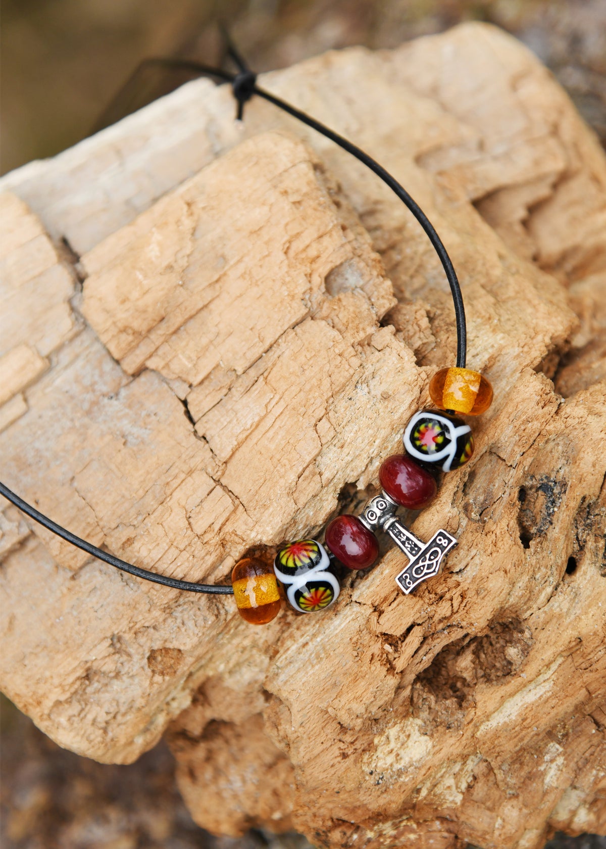 Glaskralenketting met Thorshamer-hanger