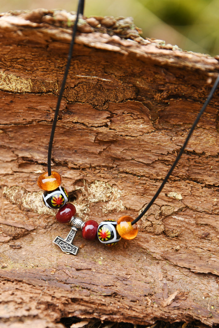 Glaskralenketting met Thorshamer-hanger