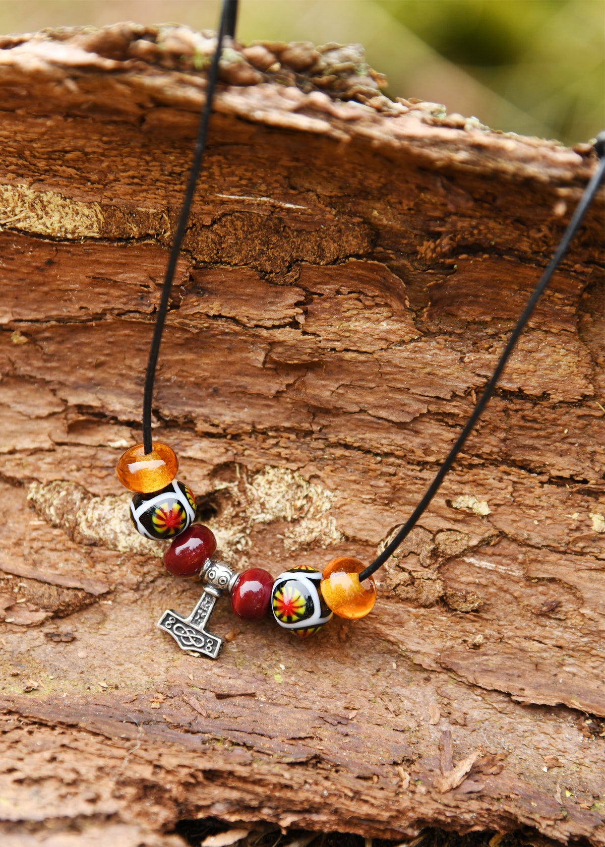 Glaskralenketting met Thorshamer-hanger