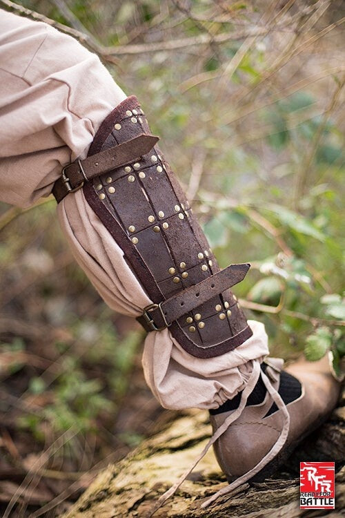 Pair of greaves Fighter, brown