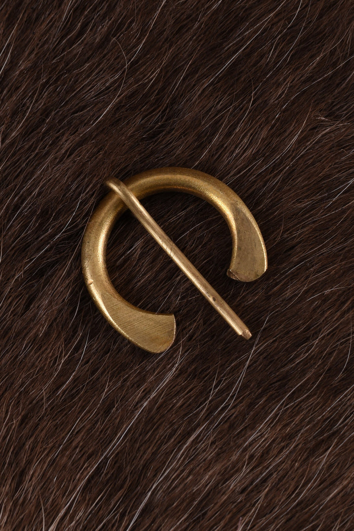Small ring brooch Otto, brass