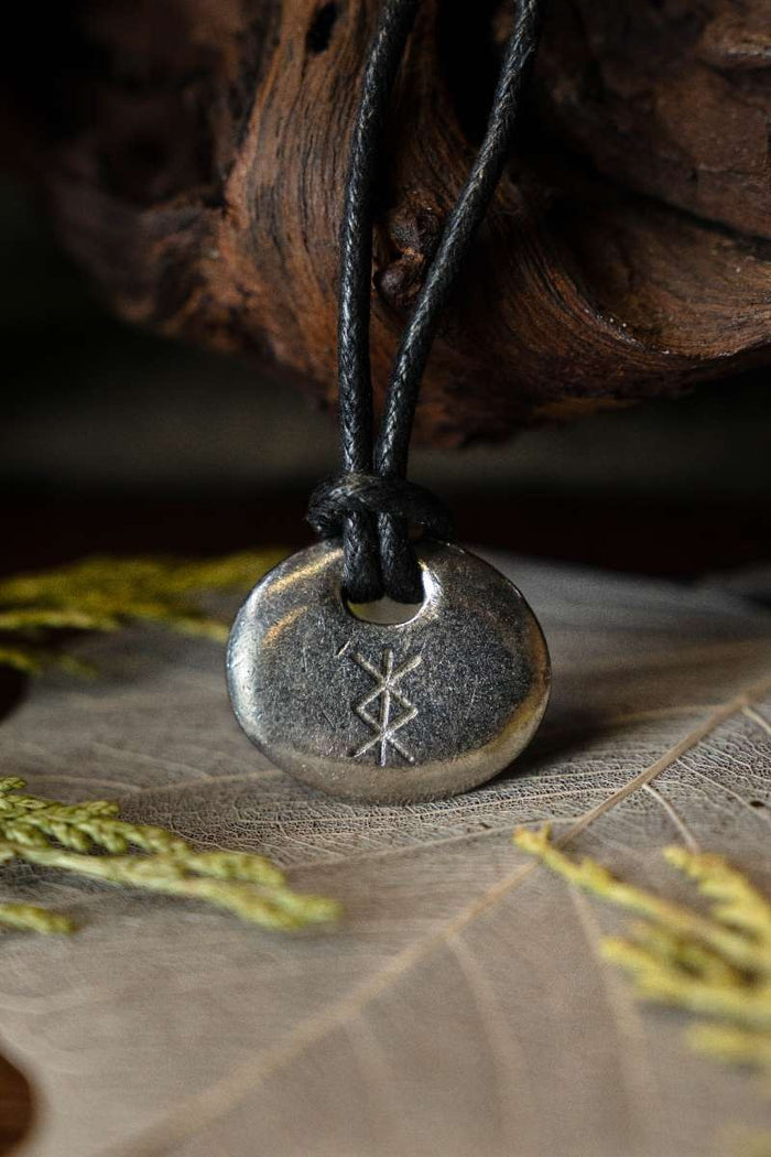 Rune jewel protection, pewter
