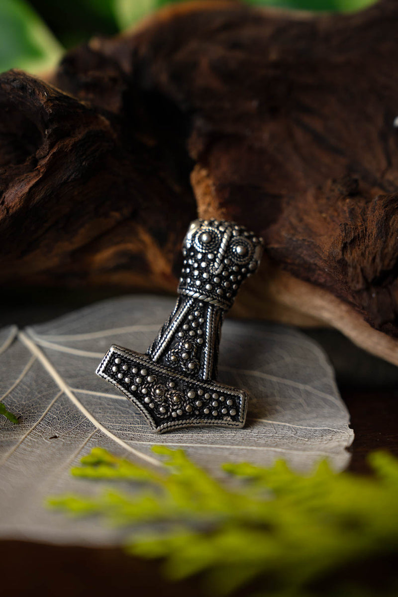 Młot Thora z Ölandii, posrebrzany brąz