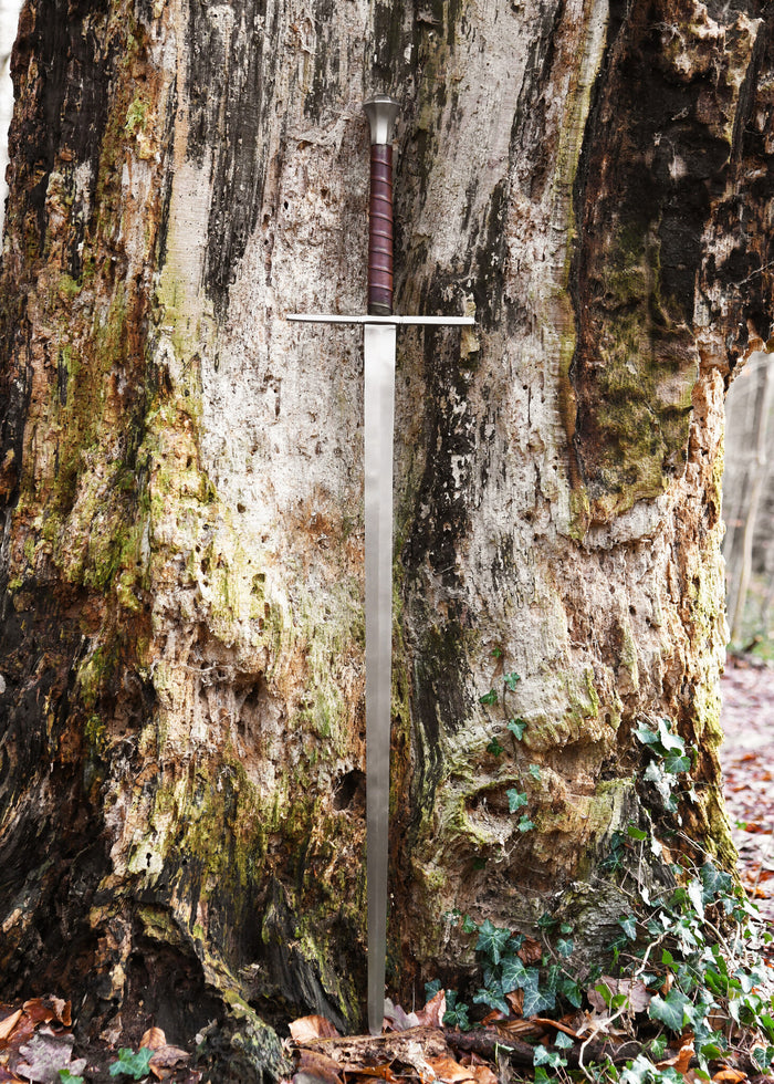 Two-handed sword with scabbard, blunt (battle-ready)