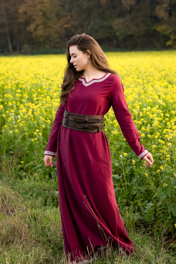 Early medieval dress Aelswith, red
