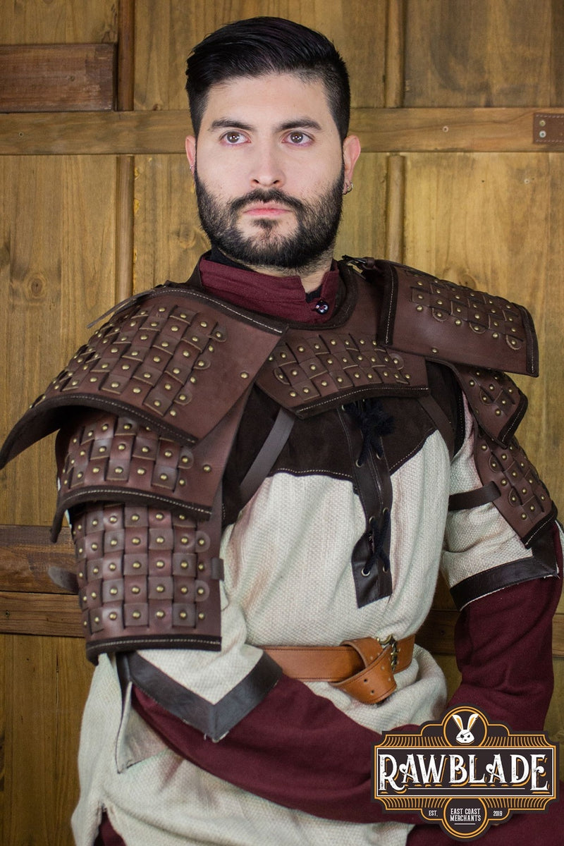 Evan forstærkede pauldrons – brun