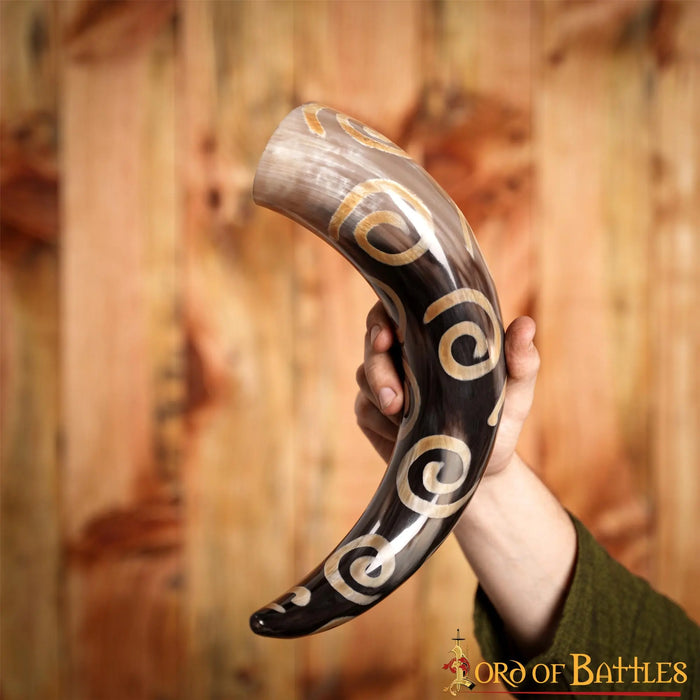 Prehistoric drinking horn with spiral motifs, 300-500 ml