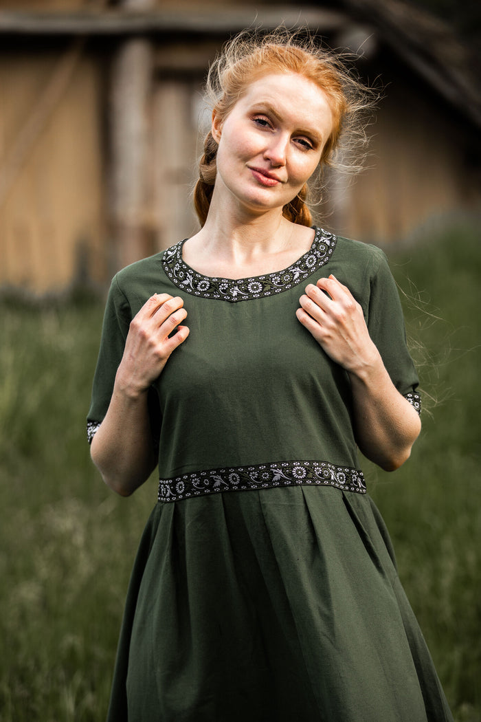 Medieval dress Ennlin, green