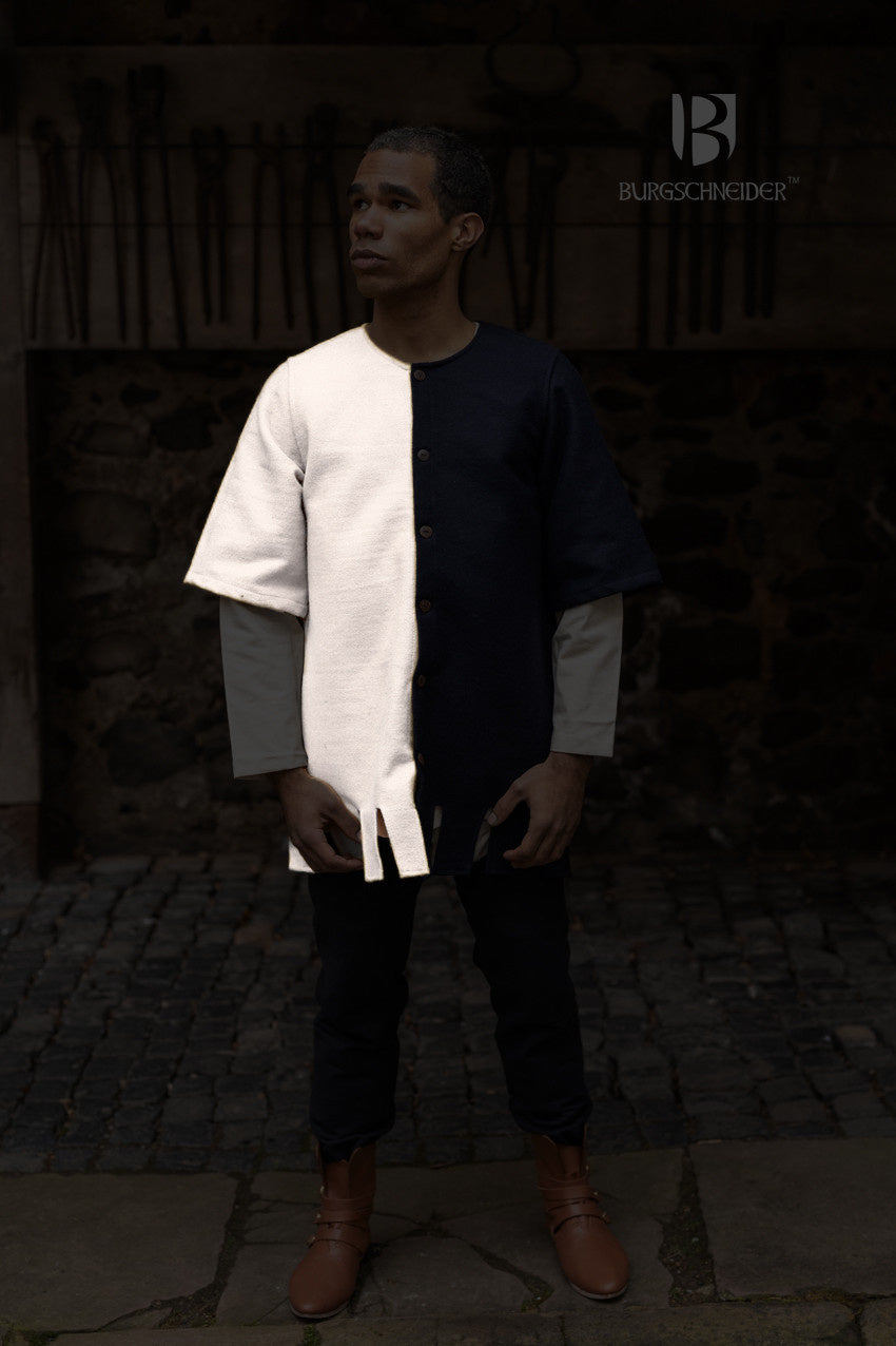 Surcoat Aleran, right side, natural, wool mix