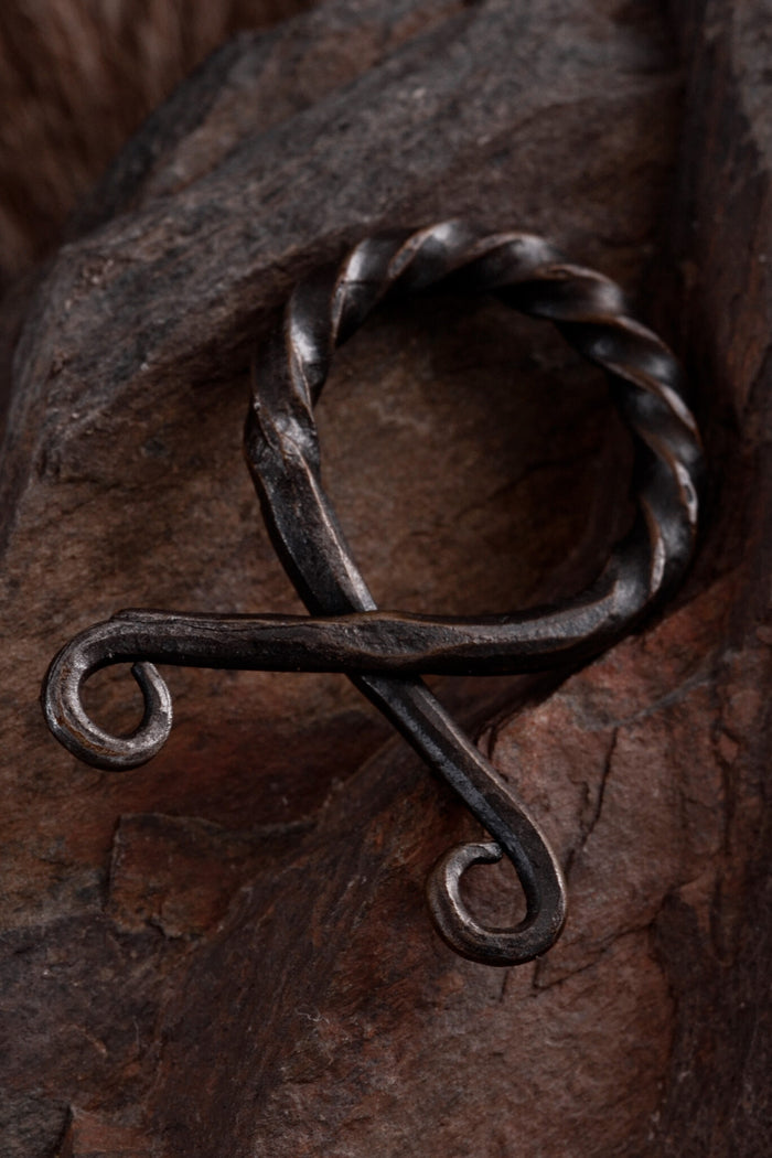 Twisted troll cross, S, iron