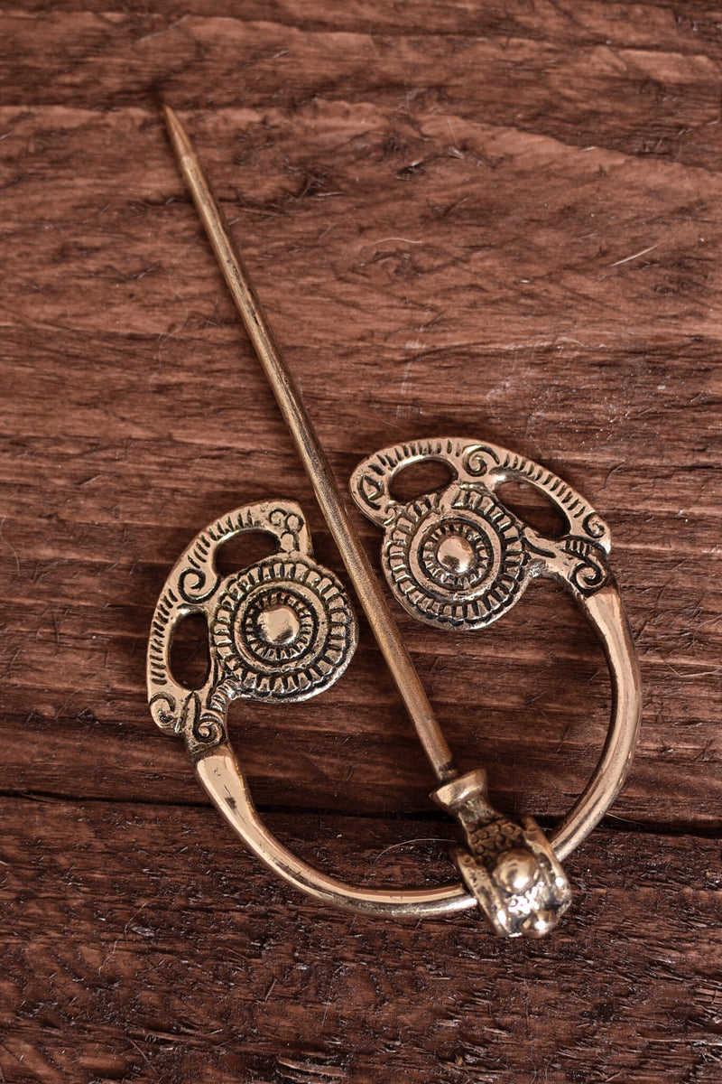 Goldsborough fibula, messing