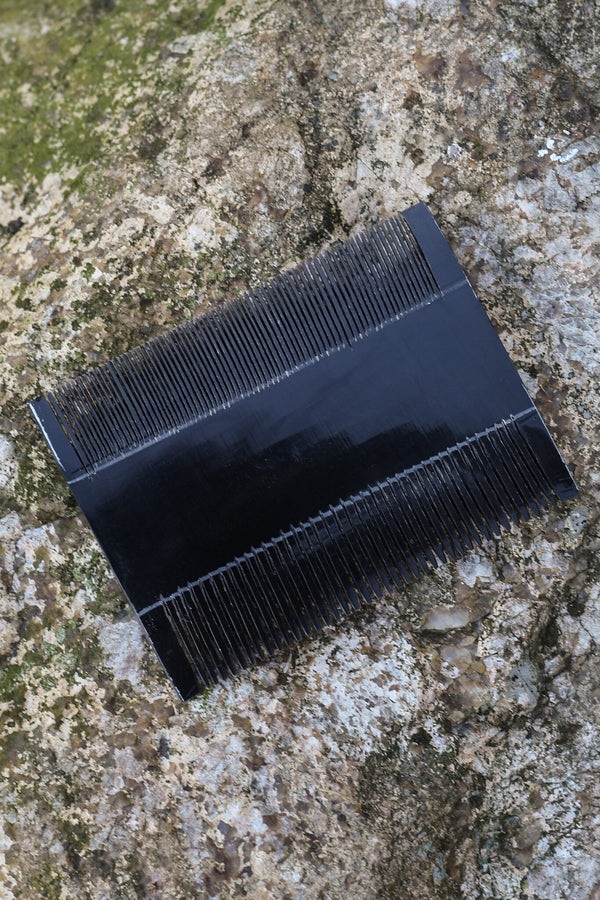 Double comb, horn
