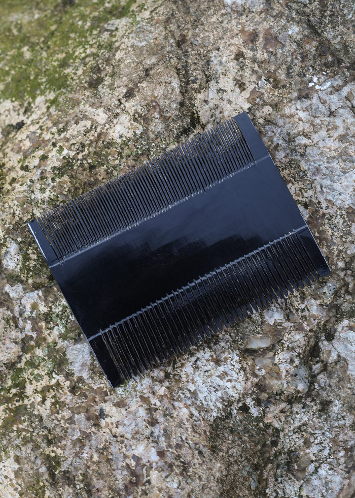Double comb, horn