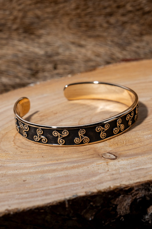 Celtic bracelet with triskelions, bronze