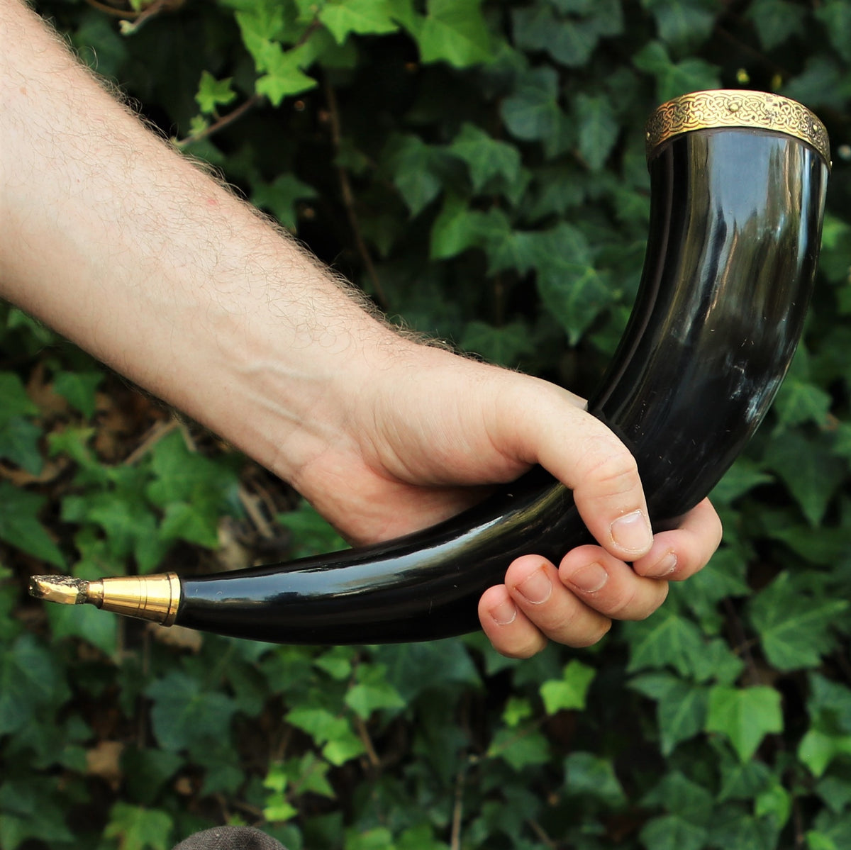 Drinking horn Rollo with leather holder, 200-300 ml