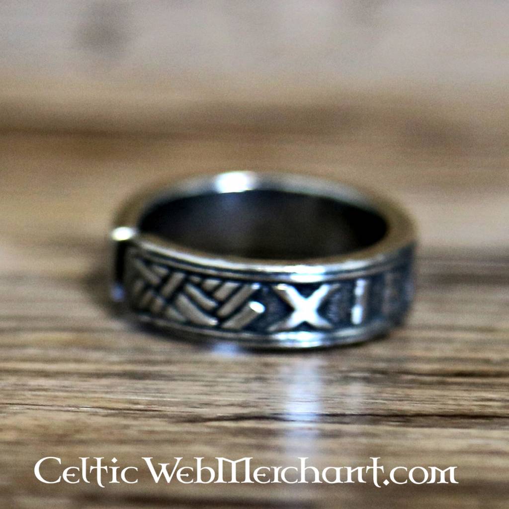Rune ring, pewter