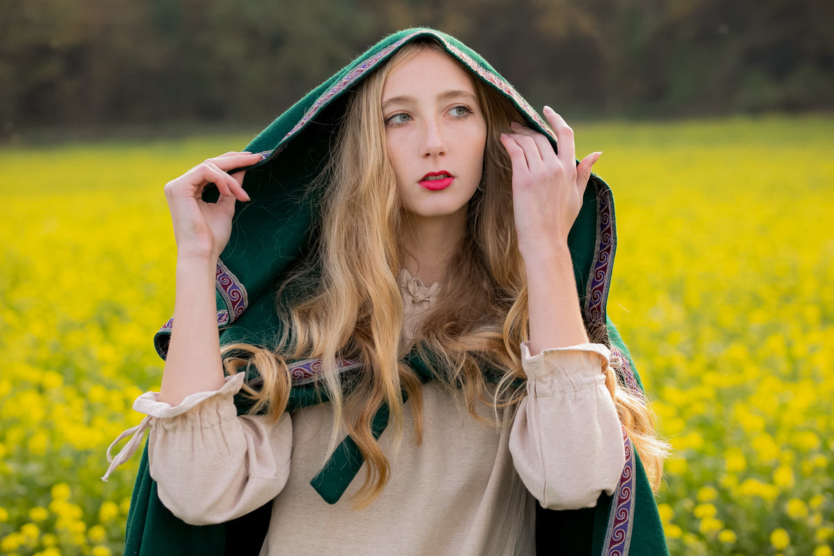 Embroidered cloak Lyra, green, wool mix