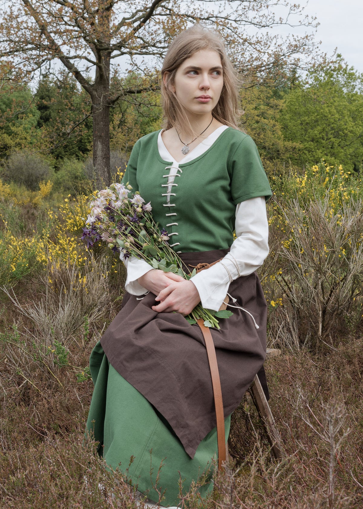 Apron Alianor, brown