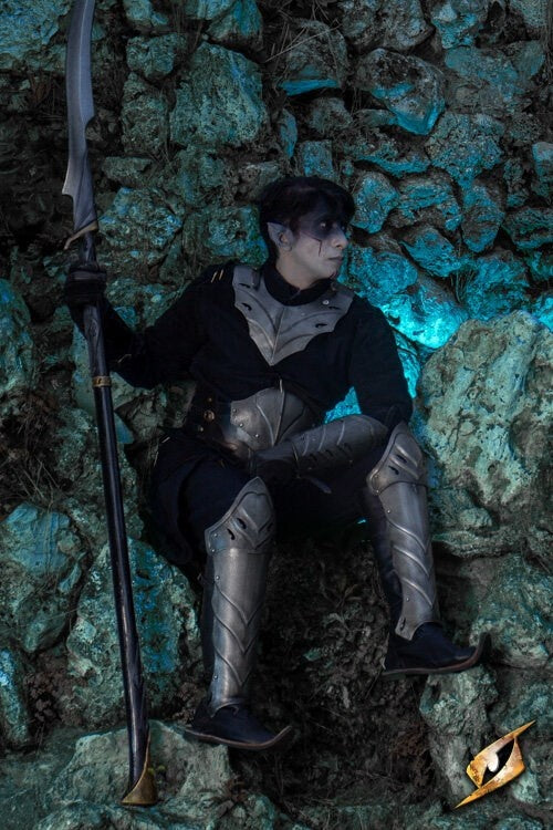 Dark Elven Eventide greaves, 1 mm