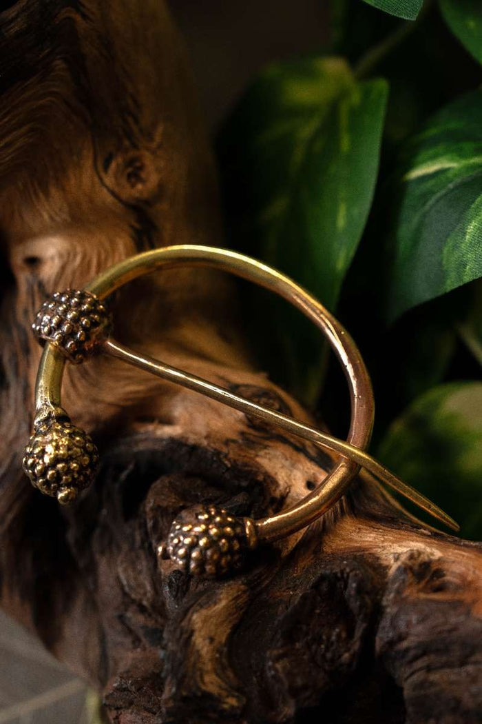 Gaelic thistle fibula, bronze