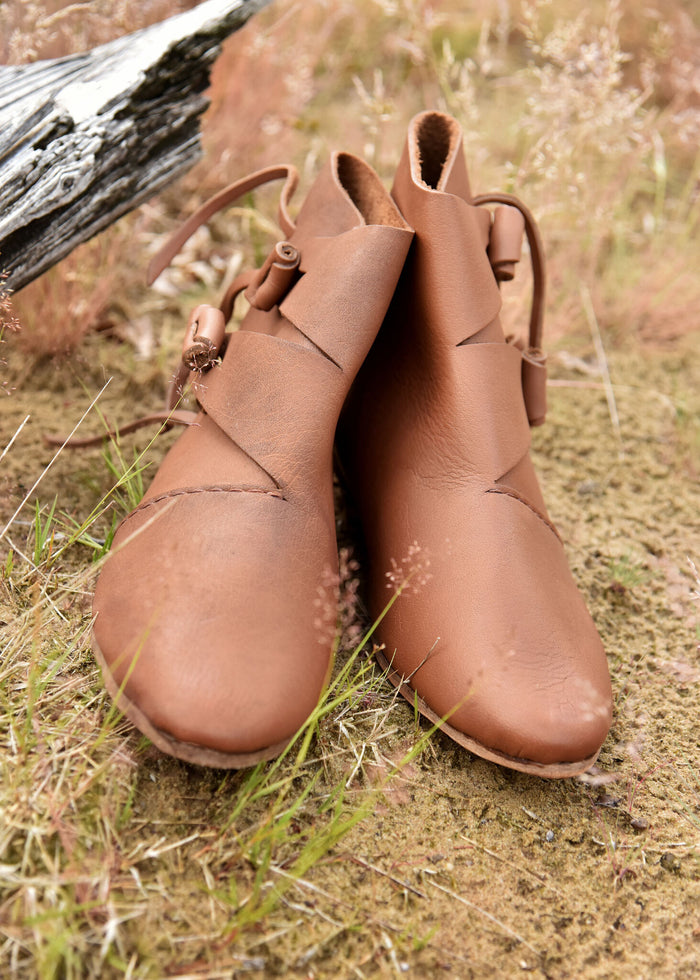 Viking shoes Jorvik with nails, light brown