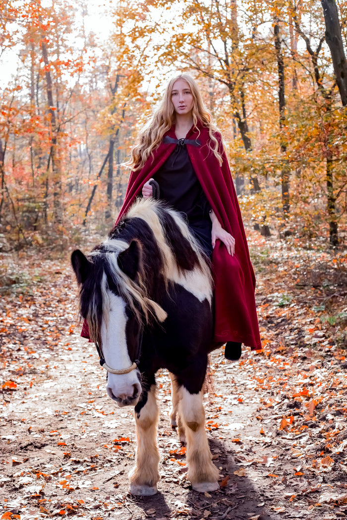Embroidered cloak Damia with fibula, red, wool mix