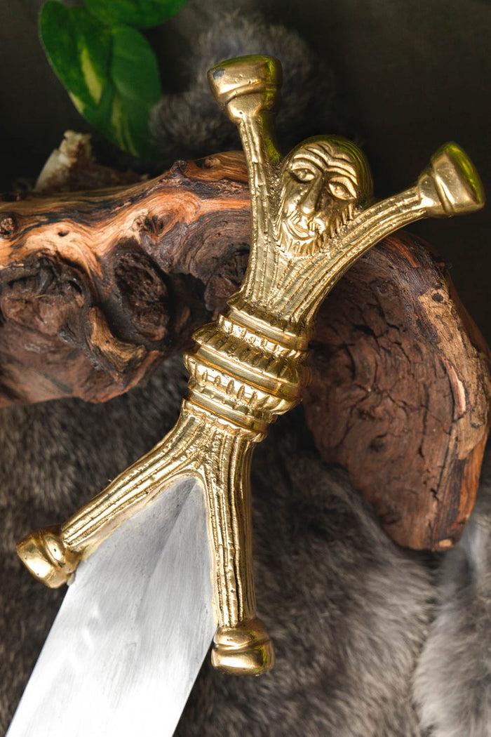 Celtic anthropomorphic dagger, semi-sharp