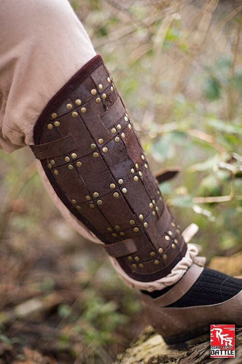 Pair of greaves Fighter, brown