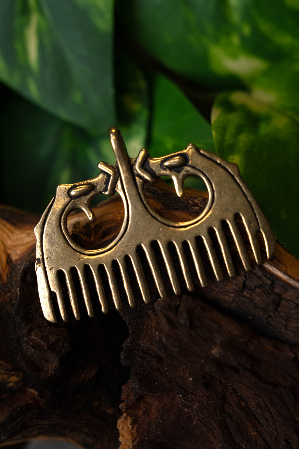 Viking comb, Ringerike style, bronze