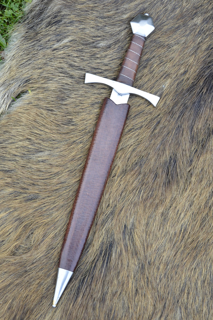 Dagger Munster, semi-sharp