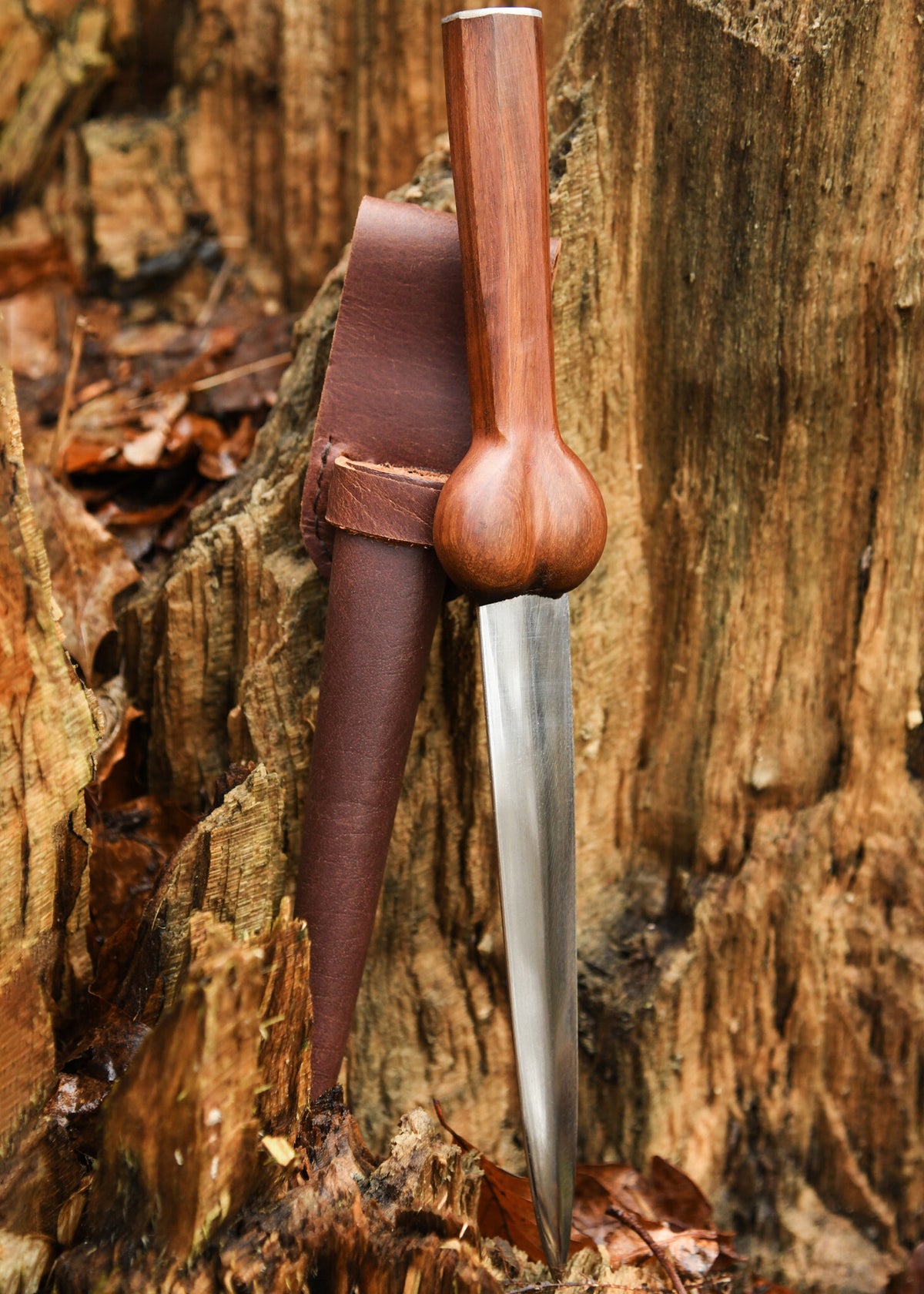 Bollock dagger, semi-sharp
