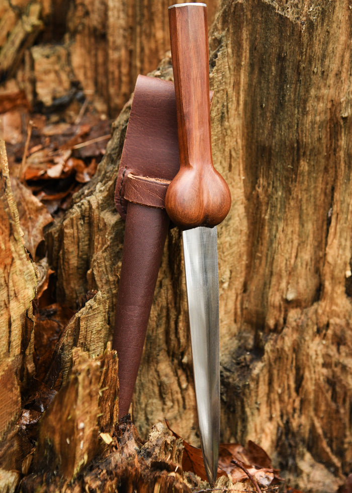 Bollock dagger, semi-sharp